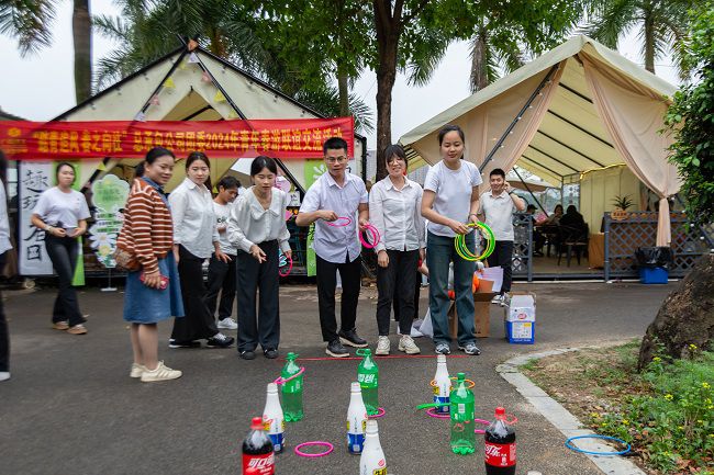 套圈現(xiàn)場。郭奎君 攝.jpg